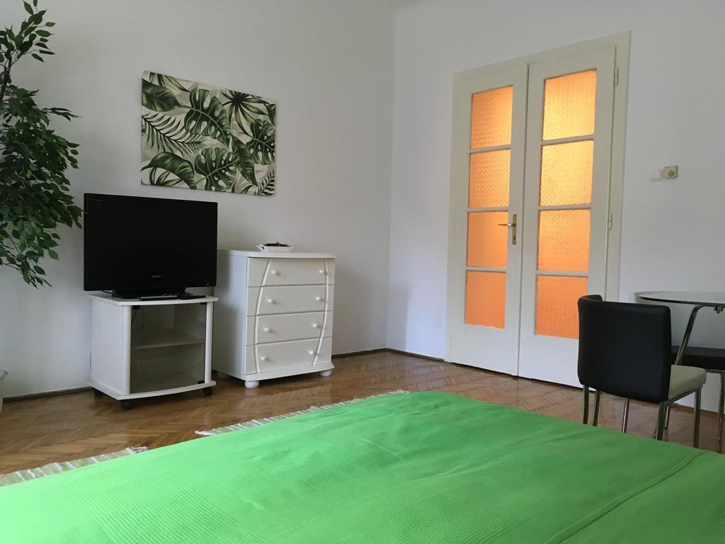 Rosmarinus Apartman Pecs Exterior photo
