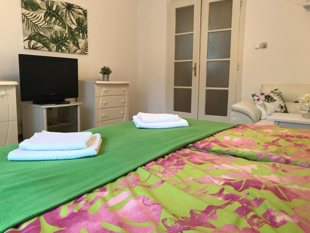 Rosmarinus Apartman Pecs Exterior photo